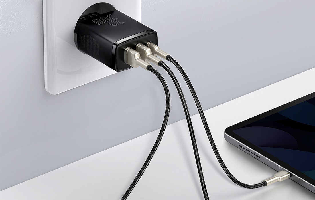 Baseus Compact Quick Charger 30W - USB-C PD, 2xUSB - Black